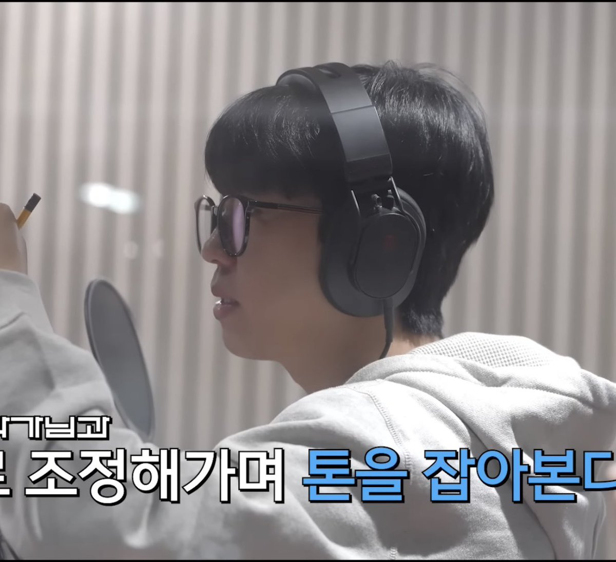heroinng_'s tweet photo. 이럴때보면 영락없이 대학생인데
그냥 나랑 4살 차이 선배하면 안되나?ㅠㅠ https://t.co/erBmyjNVFN