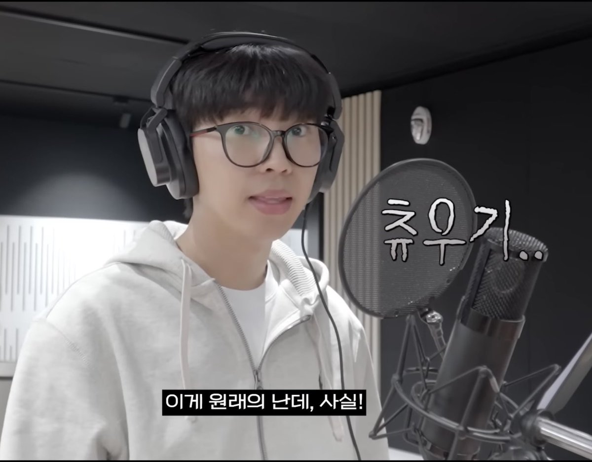 heroinng_'s tweet photo. 이럴때보면 영락없이 대학생인데
그냥 나랑 4살 차이 선배하면 안되나?ㅠㅠ https://t.co/erBmyjNVFN