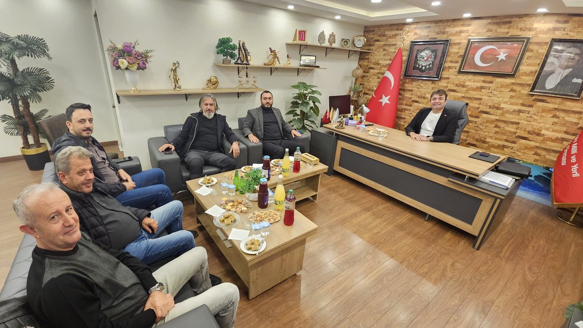 MHP_KartalIlce's tweet photo. Milliyetçi Hareket Partisi Kartal İlçe Başkanımız Sn.Ersin UZUNKAYA ve MHP Kartal Belediyesi Meclis Üyemiz Sn.Nuri KÖKSAL yerel saha çalışmaları kapsamında AKE Grup Gayrimenkul Danışmanlık şirketini ziyaret ettik.Yönetim Kurulu Başkanı Sayın Ahmet Özdemir’e teşekkür ederiz. https://t.co/zzhughDKWA