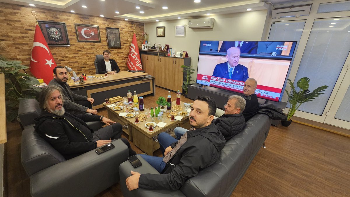 MHP_KartalIlce's tweet photo. Milliyetçi Hareket Partisi Kartal İlçe Başkanımız Sn.Ersin UZUNKAYA ve MHP Kartal Belediyesi Meclis Üyemiz Sn.Nuri KÖKSAL yerel saha çalışmaları kapsamında AKE Grup Gayrimenkul Danışmanlık şirketini ziyaret ettik.Yönetim Kurulu Başkanı Sayın Ahmet Özdemir’e teşekkür ederiz. https://t.co/zzhughDKWA