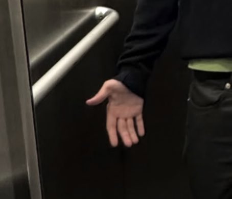 _JuantinaOnline's tweet photo. Y SERÁ VERDAD LO DE LA MANO EMPIEZO A PENSAR QUE ANUNCIA EL 5/10 https://t.co/IeLftDfsxg