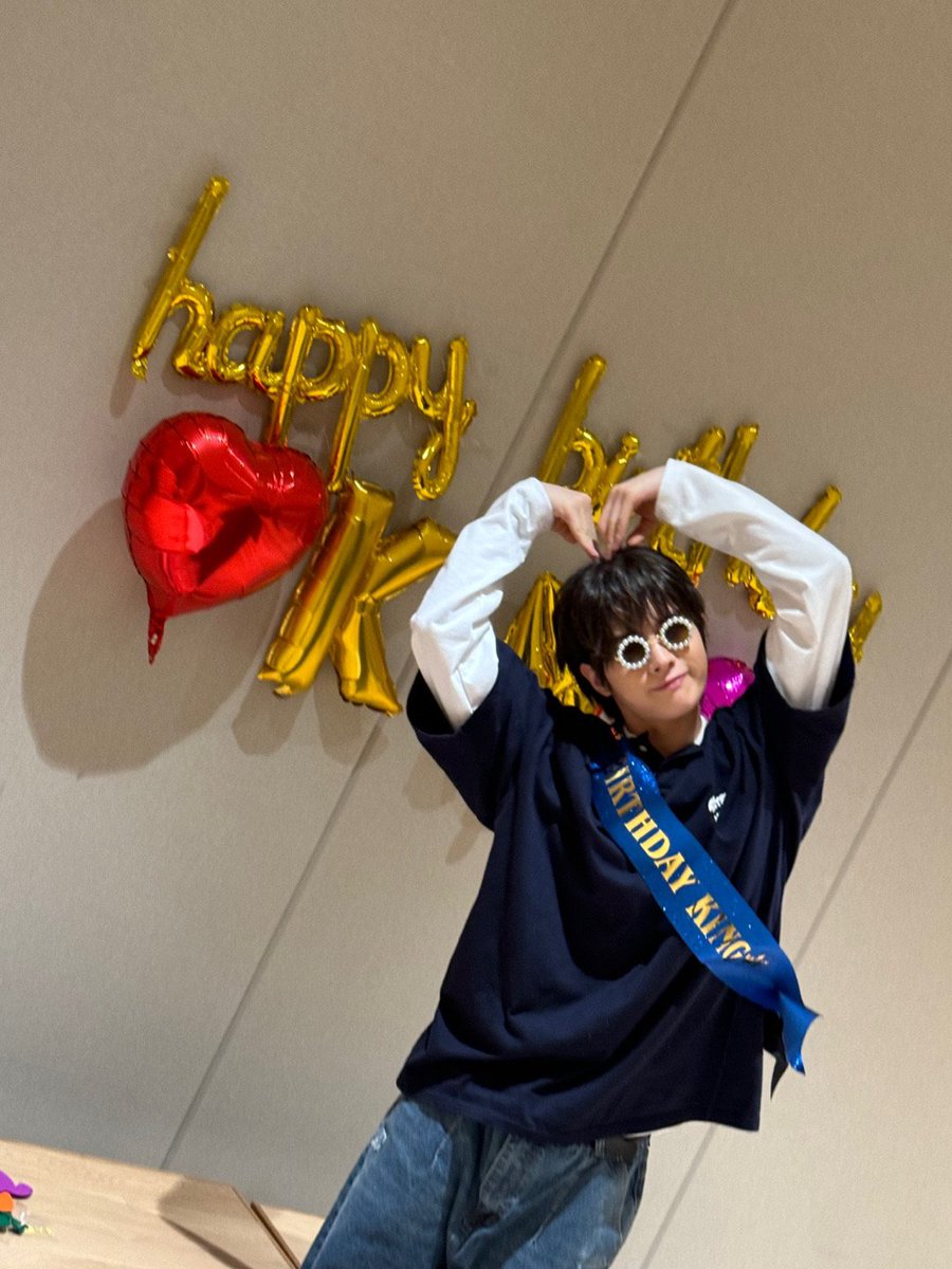 notyournoahs's tweet photo. ⠀ 

ㅤ✎「  #2GETHER47   」
⤹  💬  ；𝒇𝒓𝒐𝒎 𝗡𝗢𝗔𝗛 🐤

Thank you so much for all the sweet birthday wishes filling up my DMs and comments, Seven! 🥹❤️ 디엠이랑 댓글 보내준 거 다 읽어봤는데, 여러분 덕분에 정말 행복하고 많이 사랑받는 느낌이에요. Please keep supporting me and TWG 형들 so we can stay together for a very long, long time! Love you guys! ✨ 

(@OFCTWG @NATIONFFICIAL) 

⠀
