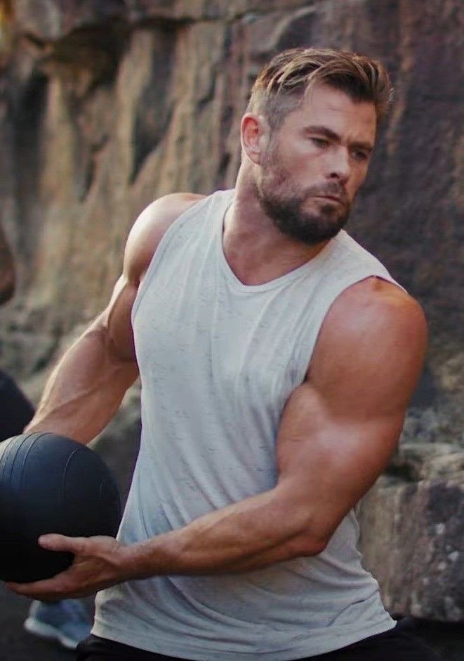 hemsfav's tweet photo. need these huge arms around my neck https://t.co/mylNyiN77C