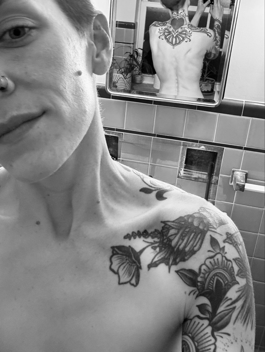 CallHerThursday's tweet photo. Bathroom selfie session? Guilty. 😈🖤

#Tattooed #GirlsWithTattoos https://t.co/KIdxuIDzP7