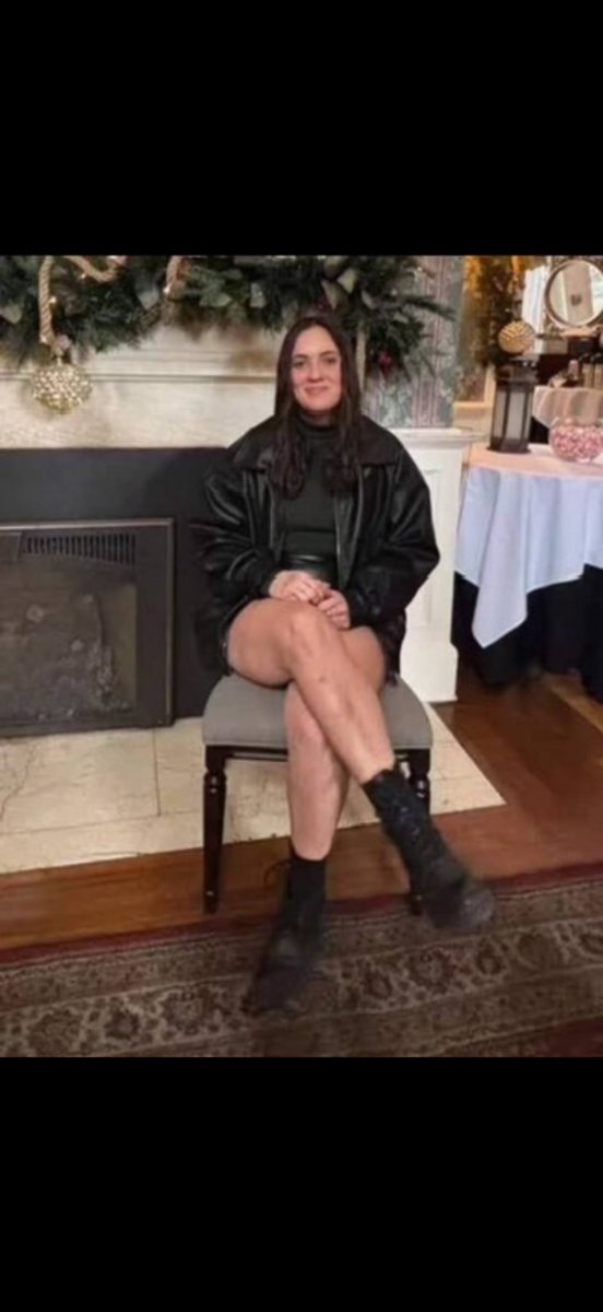 samepostchicks's tweet photo. Girl in a black skirt 
She can open her legs and I’ll go to town on that 🥵🥵😩🍆
#blackskirt #openlegs #blackhair https://t.co/09Pw8l1G20