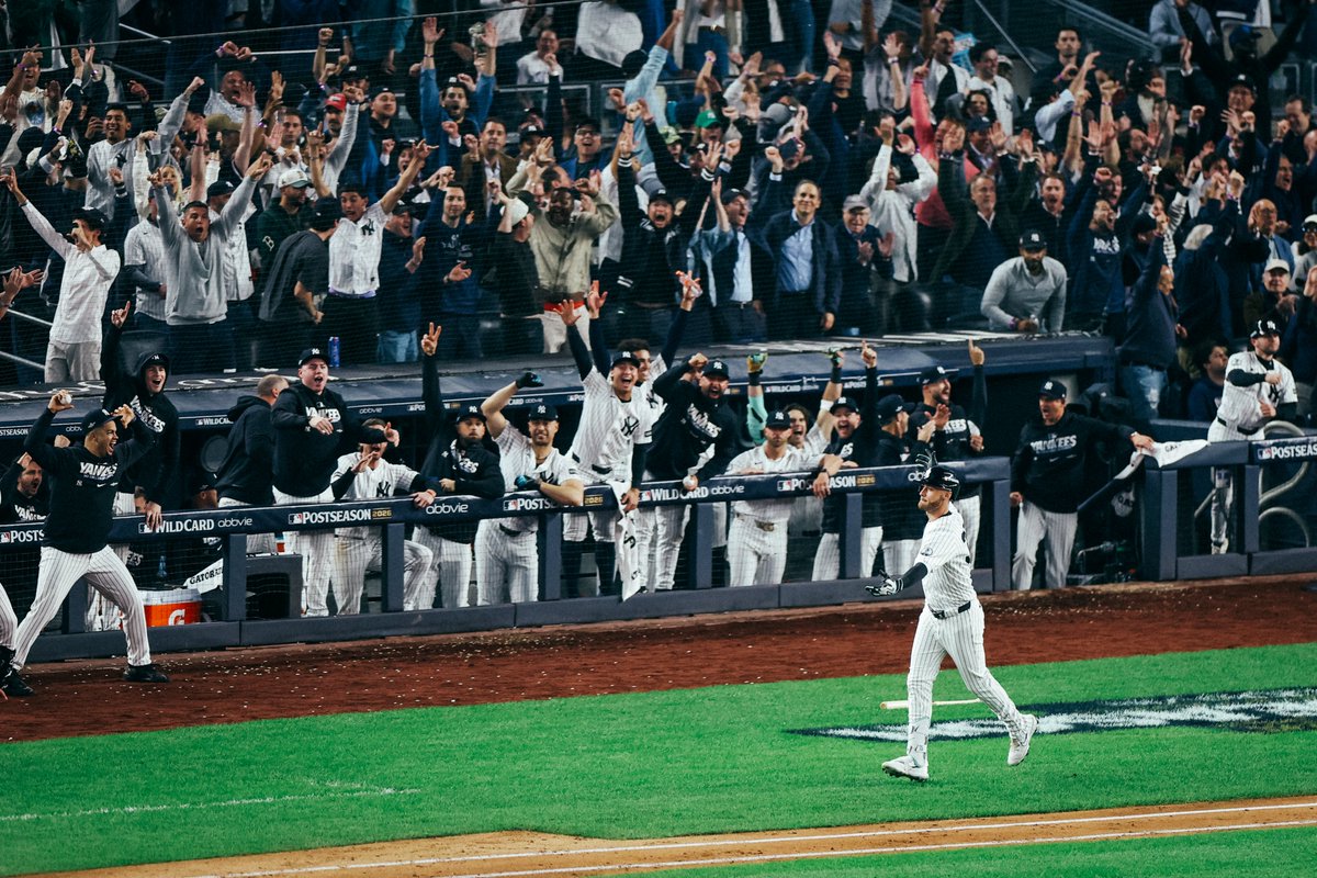 Yankees's tweet photo. Bellimania. 

#RepBX https://t.co/rnfplfLDUi