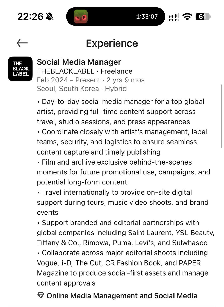 roses_are_tay13's tweet photo. 哪来的脸给自己linkedin主页挂上这两个experience的？还写个freelance，能不能要点脸啊这个joan大妈？脸皮比大货车的轮胎还厚 https://t.co/UZiLKxpboS