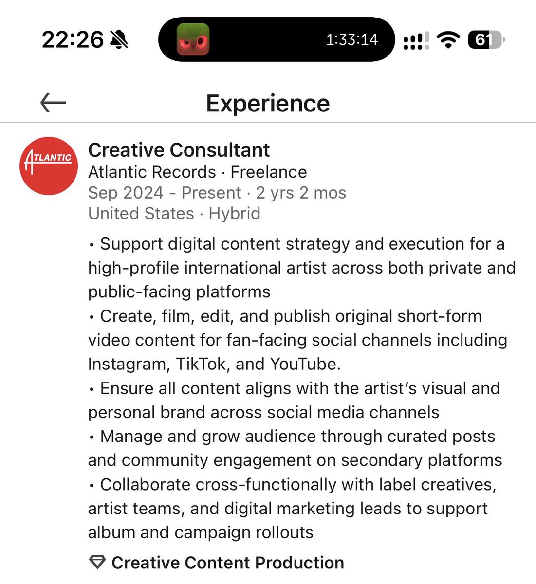 roses_are_tay13's tweet photo. 哪来的脸给自己linkedin主页挂上这两个experience的？还写个freelance，能不能要点脸啊这个joan大妈？脸皮比大货车的轮胎还厚 https://t.co/UZiLKxpboS