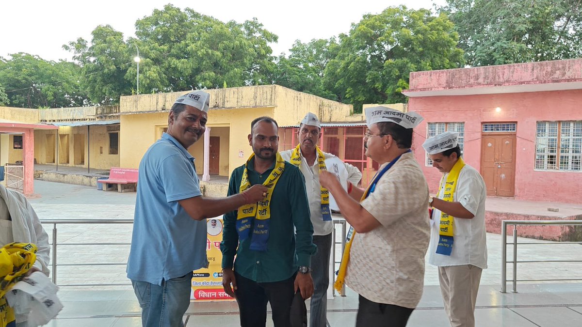 NaveenPaliwal_'s tweet photo. 🇮🇳 हाड़ौती में बढ़ रहा AAP का कारवां !

कोटा जिले की सांगोद विधानसभा में भाजपा नेता धनराज शर्मा जी सहित दर्जनों साथियों ने @AamAadmiParty की सदस्यता ग्रहण की।

सभी नए साथियों का हार्दिक स्वागत एवं आभार। 🙏

काम की राजनीति अब हाड़ौती की ढाणी-ढाणी तक पहुंचेगी। ✊

@ArvindKejriwal https://t.co/1kR7h5OyET