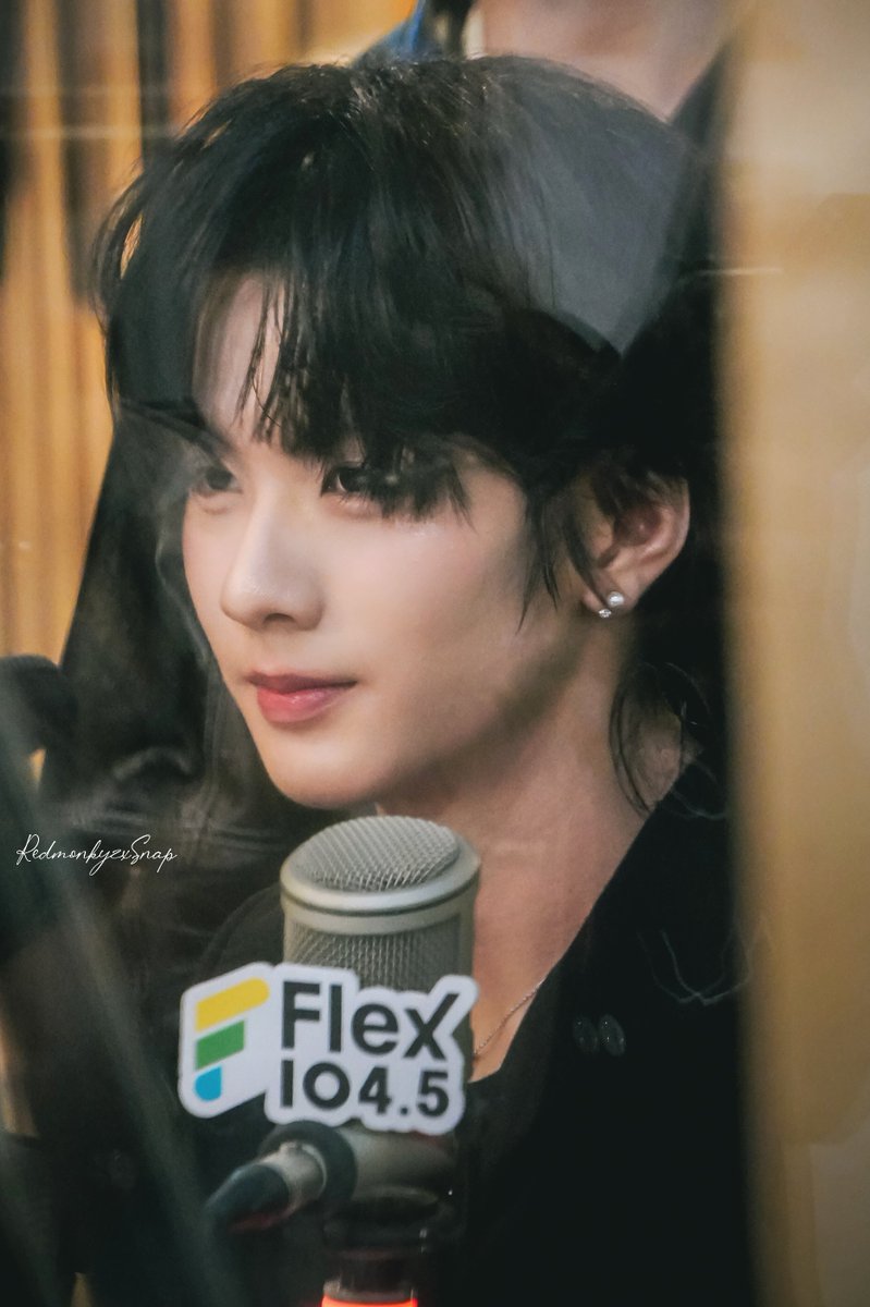 RedmonkyzAom's tweet photo. หมวยมากับใครอะครับ?
😺 : ...
🦋 : มากับผม.. 

MR FANBOY AT FLEX
#Flex1045xMrFanboy 
#AuauSave #auautnp #savewrg https://t.co/AhfVmSEsms