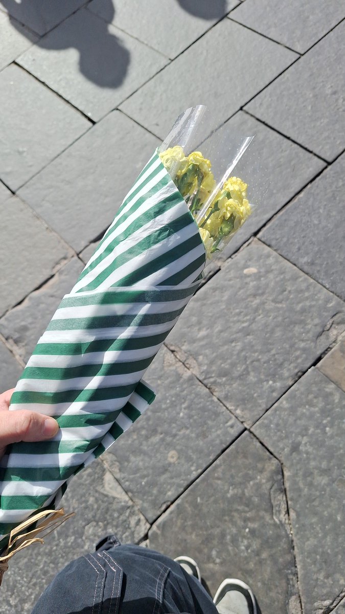 Lab_fergy's tweet photo. Took a trip into town today to pay my respects to PAC today it was very emotional 
#pac https://t.co/QwDajottGp
