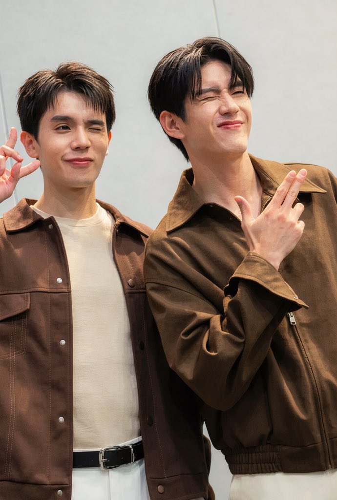 HwiM_NaTEE's tweet photo. วันนี้มาหวีดช้า เพิ่งกลับบ้าน 🥹
เอางี้นะ

ถ้าพี่ป้อมปืมกับยัยเป๊บเปอร์มา
เราจะตุยกันหมดแน่นอนนน

กรี๊ดดดดดดดด 
#จิมมี่ซี https://t.co/hW77gPeD2y