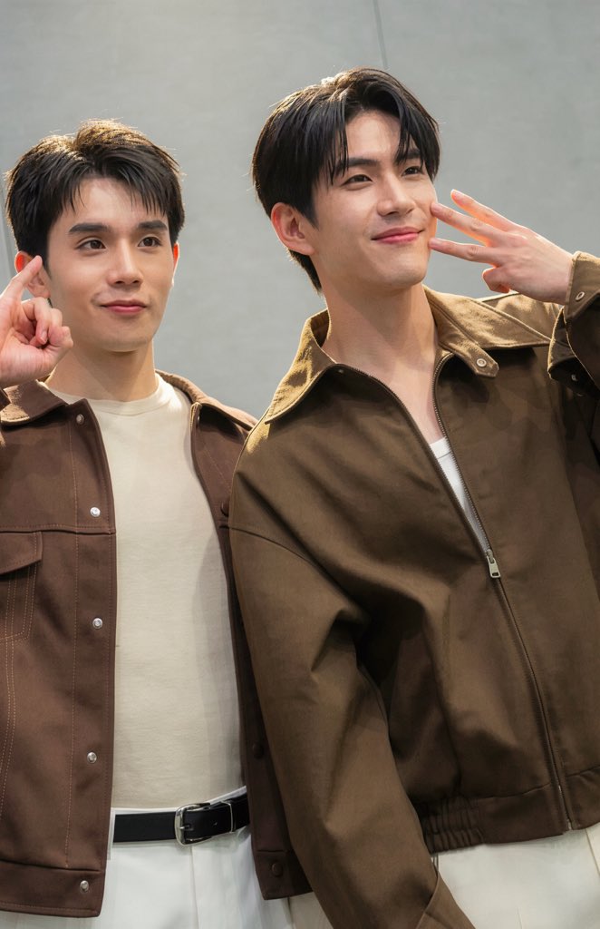 HwiM_NaTEE's tweet photo. วันนี้มาหวีดช้า เพิ่งกลับบ้าน 🥹
เอางี้นะ

ถ้าพี่ป้อมปืมกับยัยเป๊บเปอร์มา
เราจะตุยกันหมดแน่นอนนน

กรี๊ดดดดดดดด 
#จิมมี่ซี https://t.co/hW77gPeD2y