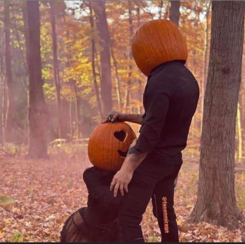 TxxRedd's tweet photo. Happy October!!! https://t.co/aL8jcuhK3N