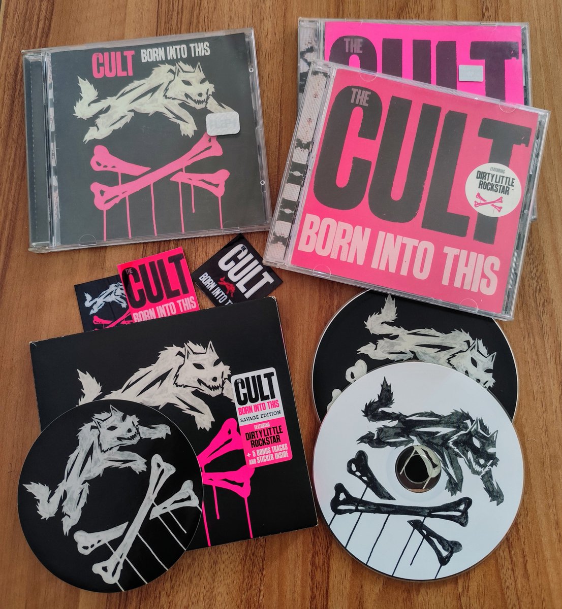 Christian_Culto's tweet photo. El 1 de Octubre de 2007 + THE CULT + lanzaba si octavo álbum de estudio " Born into This ".
⚡ CFFC ⚡
*
*
*
{ #thecult #bornintothis #ianastbury #billyduffy #cdcollection @officialcult @ianastburyofficial @billyduffyofficial @johntempesta @chriswyseowlman } https://t.co/RzMhEp4gD6