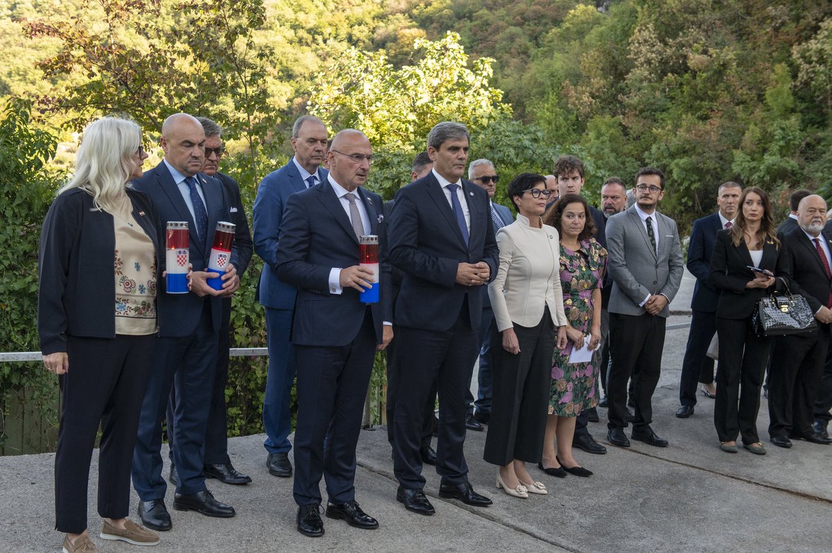 MartaKosEU's tweet photo. When neighbours remember the wounds of the past together, they open the way to a shared future.

In Morinj, I joined Montenegro’s Deputy Prime Minister Ibrahimović and Croatia’s Foreign Minister Grlić-Radman to pay tribute to Croatian prisoners of war.

The EU was built by countries determined that past conflicts would no longer define their future. All of the Western Balkans can make that same choice.