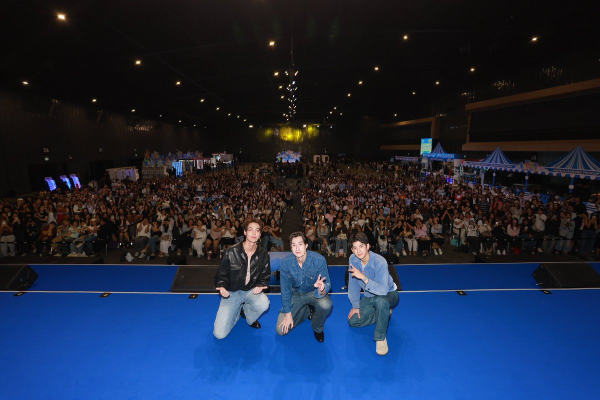GMMTV's tweet photo. ขอบคุณทุกคนที่มาหาพวกเราในวันนี้นะครับ แล้วเจอกัน #GMMTVLiveHouse on stage วันอังคารหน้าค้าบบ

GMMTV Live House on stage วันอังคาร และ พฤหัสบดี
เวลา 21:00 น. ทาง YouTube และ TikTok : GMMTV
#GMMTV 
@mmarkpkk @dew_jsu @vitheepanich https://t.co/kE7EnAhyoq