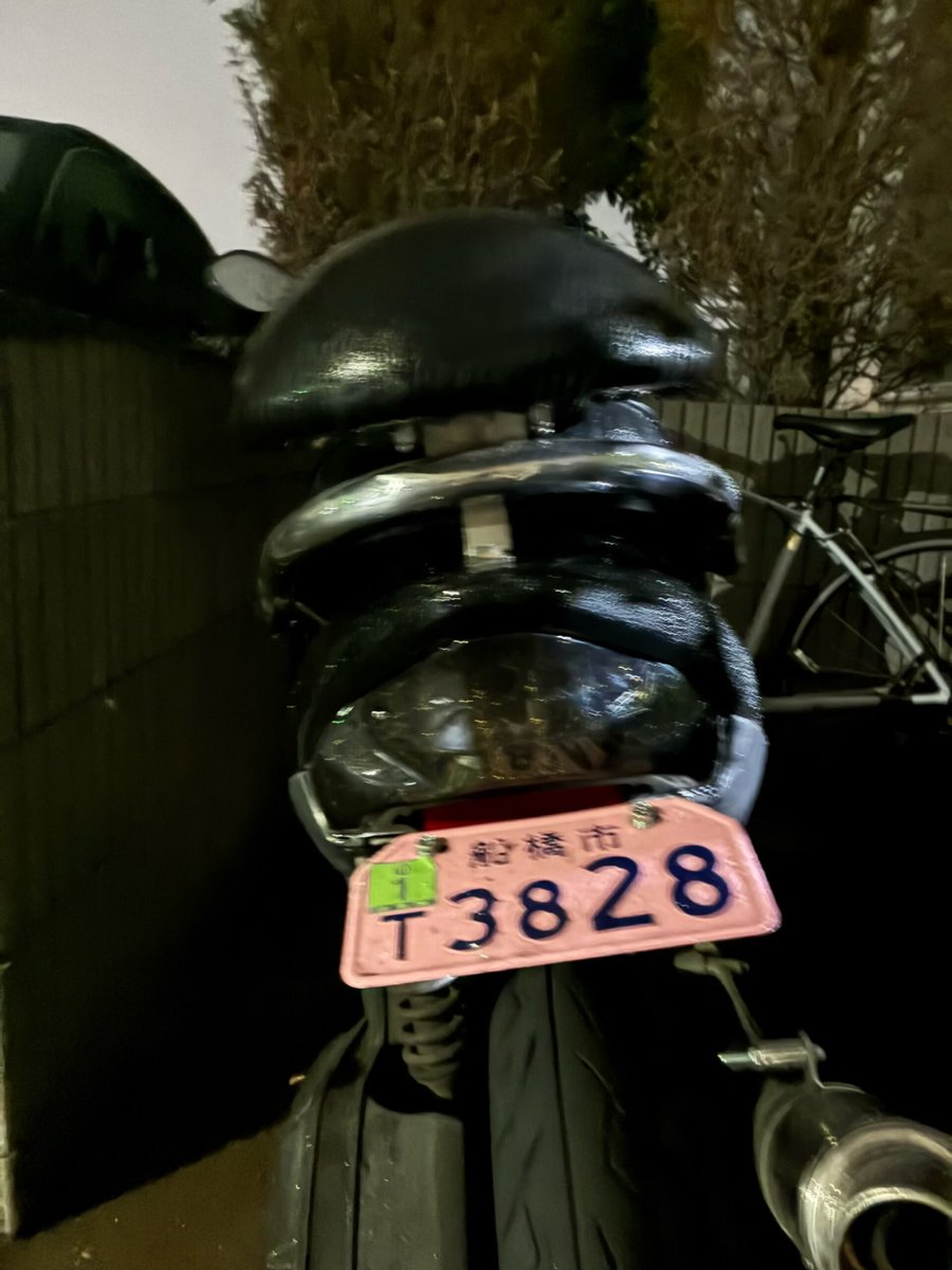 jidoushatounan's tweet photo. 【バイク盗難情報】千葉県船橋市坪井町でスズキ アドレス V125Gの盗難被害がありました！
近隣の方はご注意ください！

■車種：スズキ アドレス V125G
■日時：2026年10月1日 00:00 〜 2026年10月1日 8:00
■被害場所：千葉県船橋市坪井町 自宅駐輪場
■ナンバー：船橋市 T3828
■特徴：タックロールシートとバックレスト付き、フロントカウルボルトのサビみたいなのが垂れている

■オーナー（投稿主）：見かけたりしたら情報提供よろしくお願いします

詳細URLと拡散用動画はリプ欄です
拡散希望、ご協力お願いします！