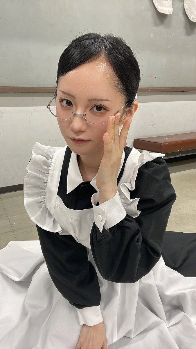 SSSS_sensu's tweet photo. #眼鏡の日 #メガネの日 

メイドですから仕方ありませんね。
眼鏡をかけて差し上げましょう。 https://t.co/yOpNWeZ9Ru