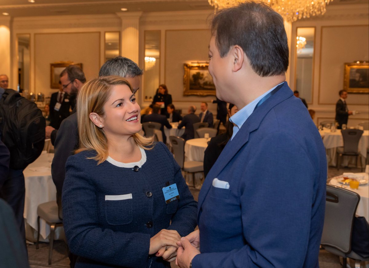 ItalyMFA's tweet photo. Il Sottosegretario @tripodimaria, su delega del Ministro @Antonio_Tajani, ha partecipato a Milwaukee alla Ministeriale G20 sul Commercio sotto la Presidenza statunitense.

Nel corso dei lavori ha ribadito l’approccio costruttivo dell’Italia, sostenendo le proposte volte a contrastare l’uso coercitivo del commercio, rafforzare il contrasto al lavoro forzato nelle catene globali del valore e affrontare l’eccesso strutturale di capacità produttiva, consolidando la politica commerciale UE.

L’Italia conferma così il proprio impegno per un commercio internazionale più equilibrato e per il dialogo con i partner, volto a individuare soluzioni concrete, efficaci e condivise.
#G20

Leggi il comunicato 👇
https://t.co/RGwFErIQVc