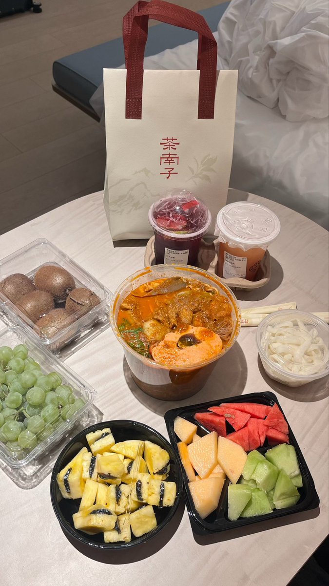 tuomf9880's tweet photo. 谁不想半夜吃上这么一下😋 https://t.co/ES0T43Mbgl