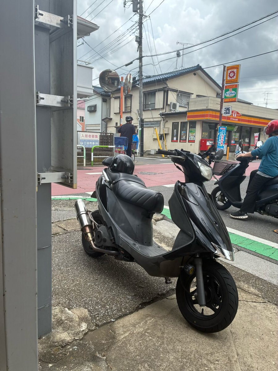 jidoushatounan's tweet photo. 【バイク盗難情報】千葉県船橋市坪井町でスズキ アドレス V125Gの盗難被害がありました！
近隣の方はご注意ください！

■車種：スズキ アドレス V125G
■日時：2026年10月1日 00:00 〜 2026年10月1日 8:00
■被害場所：千葉県船橋市坪井町 自宅駐輪場
■ナンバー：船橋市 T3828
■特徴：タックロールシートとバックレスト付き、フロントカウルボルトのサビみたいなのが垂れている

■オーナー（投稿主）：見かけたりしたら情報提供よろしくお願いします

詳細URLと拡散用動画はリプ欄です
拡散希望、ご協力お願いします！