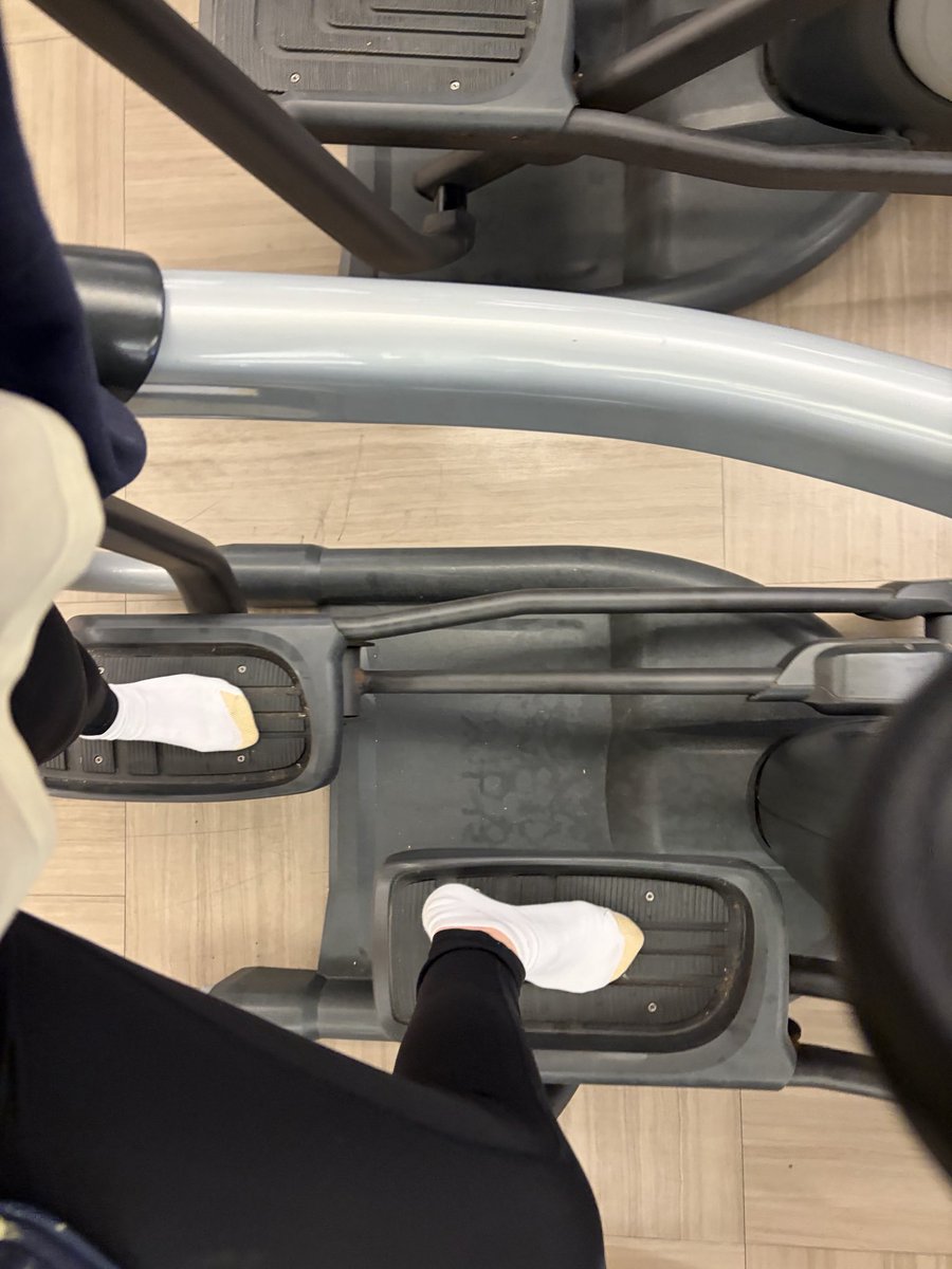 mackenziecsharp's tweet photo. gym shoe supply chain failure https://t.co/uhpFxQ2Cif