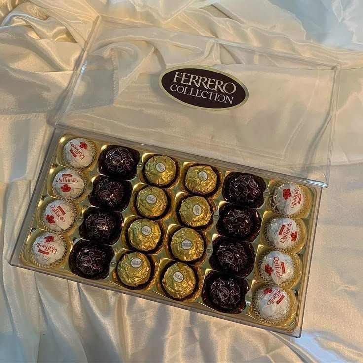 mclboro's tweet photo. ️

Mengantarkan paket makanan ke tempat masing-masing 

Noted: Selamat mendapatkan bonus visu Abang kurirnya

️ https://t.co/Iyqjltuey2