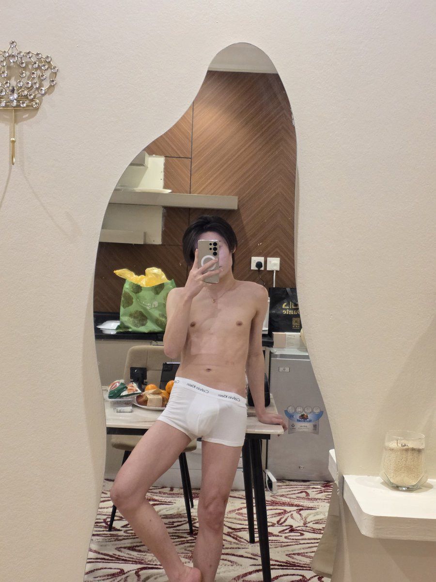 oleund's tweet photo. #ladyboy_in_riyadh 
#ladyboy_riyadh 
#ladyboy_saudi https://t.co/Kr5MAOes76