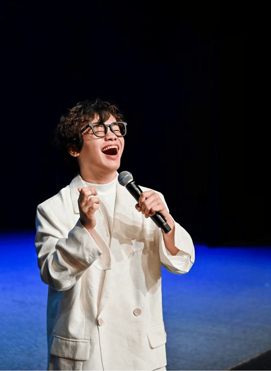 VANNALUDGRa4's tweet photo. En el stand-up tonight me atrapé contando chistes de que intenté cocinar paella y salió un guiso de arroz! El público me rompió de risa, vale la pena morir un poco de vergüenza para hacerlos felices ， https://t.co/p6iLRvuN6J