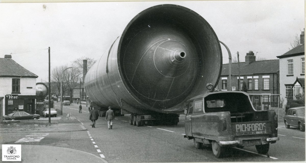 TraffordArchive's tweet photo. Image of the Week

Carrington Road Flixton - Transportation of silos from Irlam locks to Shell Carrington in April 1979.
Trafford Local Studies collection, cat. ref. TP/11461

#flixton #carrington #irlam #silo #industry #localhistory #photograph https://t.co/IGZeUQPW7e