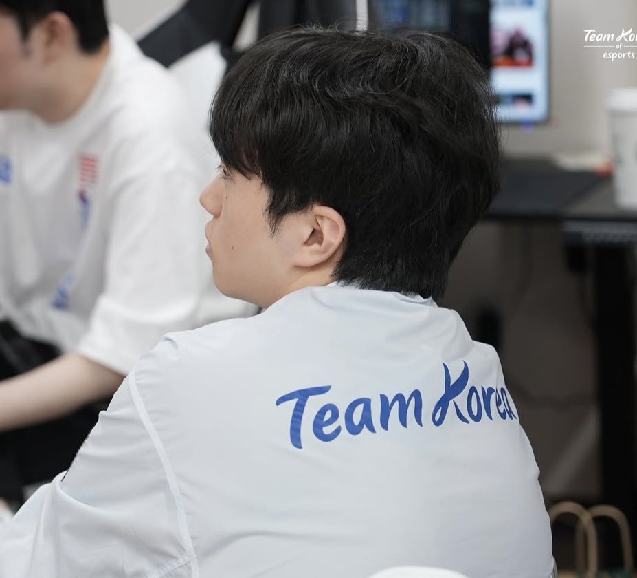 rnakdbtl9's tweet photo. Team korea https://t.co/U8C41REGwR