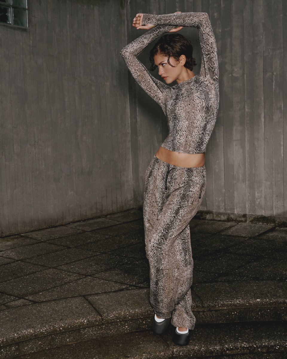 on_running's tweet photo. The latest co-created collection with Zendaya and @LUXURYLAW just landed. 

Shop now: https://t.co/N69DWvUVCc

#DreamOn https://t.co/7zS8EdfMgw