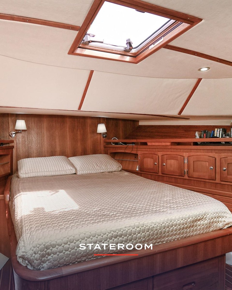 LukeBrownYachts's tweet photo. Inside THANKS LANGE, our 2005 San Juan Downeast Express in Port Washington. New Garmin electronics at the helm, a full galley, salon seating for the crew, and a bright forward stateroom.

Broker Parker Bogue, 1-305-793-3612, parker@lukebrown.com
#SanJuan #YachtForSale https://t.co/Tgoi70ioFF