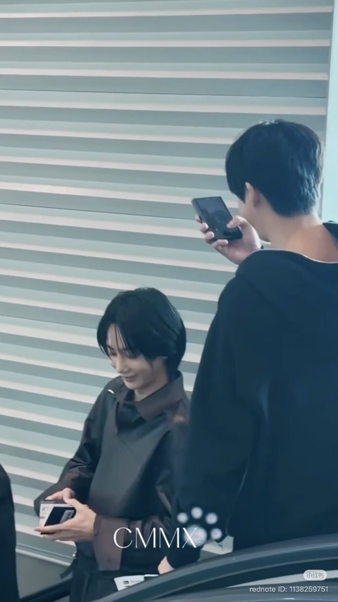 hime1004_'s tweet photo. hyungwon took a pic of jeonghanㅎㅎ🤗 

pls share with us Mr. chae😂😂😂 https://t.co/TGXU1Q9S50