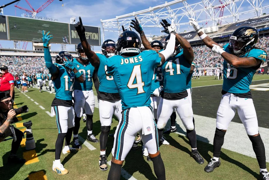 SleeperJaguars's tweet photo. Fewest points allowed this season:

🐆 Jaguars - 36
⚔️ Vikings - 41
⛏️ 49ers - 50
🦜 Seahawks - 50
🏹 Chiefs - 50

Coach Camp is working his way towards a HC position next season https://t.co/1fhrrjxfoV