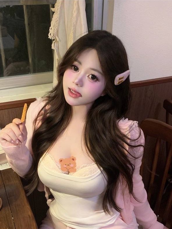 lisa95mf7's tweet photo. 国庆放假啦

彻底放飞！！  开脱！！！

不要🚪不要📷！！！  

谁要锐评我的福照！！！📷 🥰 https://t.co/MkY9vUP9AU