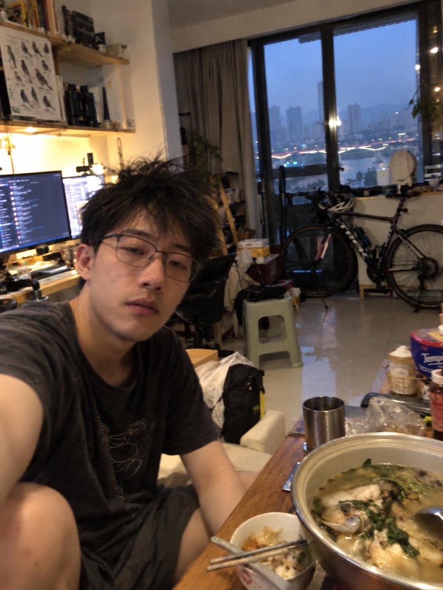 SLWang3fd's tweet photo. 混合了聊天记录和社交平台内容，我没那么帅😰😰😰gpt高估我了 https://t.co/7RysDEFE7n