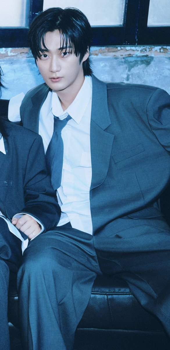 yunmintouchedme's tweet photo. 하…. 김승빈정장 ㅈㄴ 좋은느낌을 주네.. https://t.co/u5FwTdUJPe