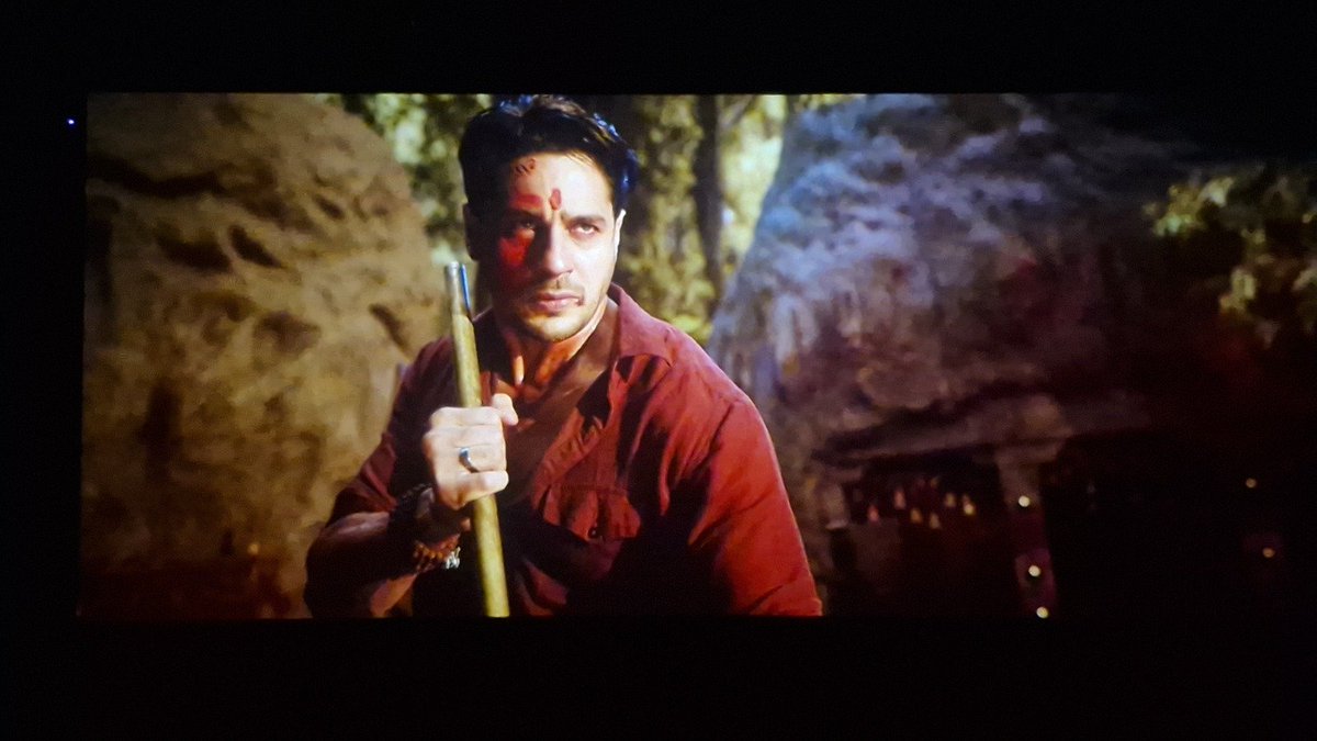 _SherSingh_'s tweet photo. I went in excited for the whole folklore world and Sid��s performance ended up being my favourite part 🥹 #TheVvaan @sidmalhotra https://t.co/KRivolYJw9