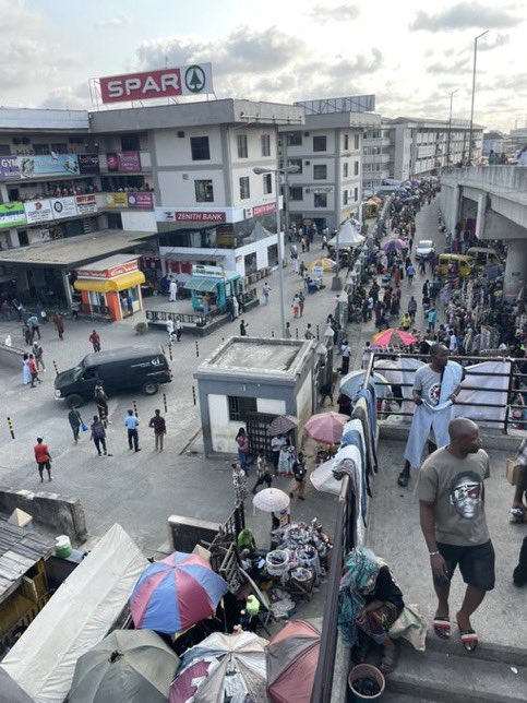 Akinwa8's tweet photo. I know Lagos 
I know Lagos
I know Lagos 

Where in Abule Egba is this? https://t.co/N2nbSpwGS0