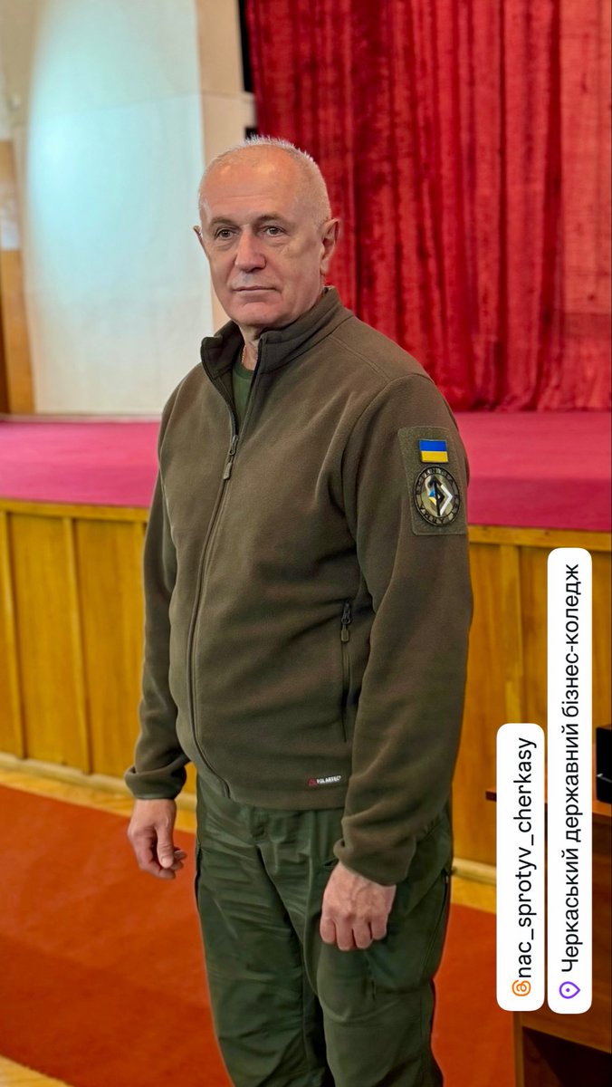 Kuklin_Oleg's tweet photo. «МИ ТАКІ САМІ, ЯК І ВИ. І ПЕРЕД ТИМ, ЯК ПОСЛАТИ ВАС СЮДИ, МИ САМІ ПРОЙШЛИ ВИШКІЛ У ЦЕНТРІ НАЦСПРОТИВУ».
💙💛 Сьогодні у всіх коледжах України стартувала #нова навчальна дисципліна - «Основи національного спротиву».
Ми зустрічалися зі студентами та переконували їх свідомо й відповідально підійти до вивчення цього предмета на базі Центру підготовки громадян до національного спротиву.
💯 Переконали. 
🇺🇦 Сьогодні вже розпочалися навчальні заняття.