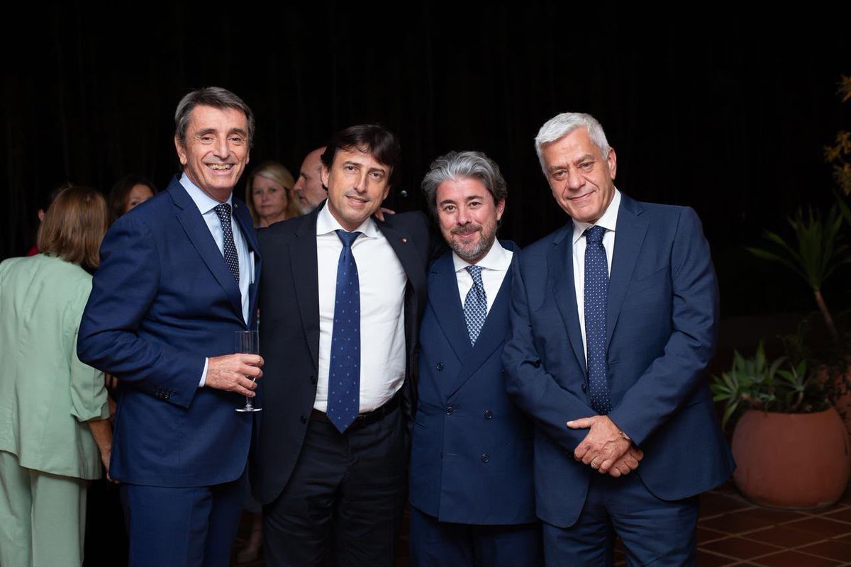 ItalyinBrazil's tweet photo. È stato un onore conferire l’onorificenza di Commendatore dell’Ordine al Merito della Repubblica Italiana a Graziano Messana, Presidente della Camera di Commercio Italiana di San Paolo 🇮🇹🇧🇷
➡️ https://t.co/TD3CgY9wfo