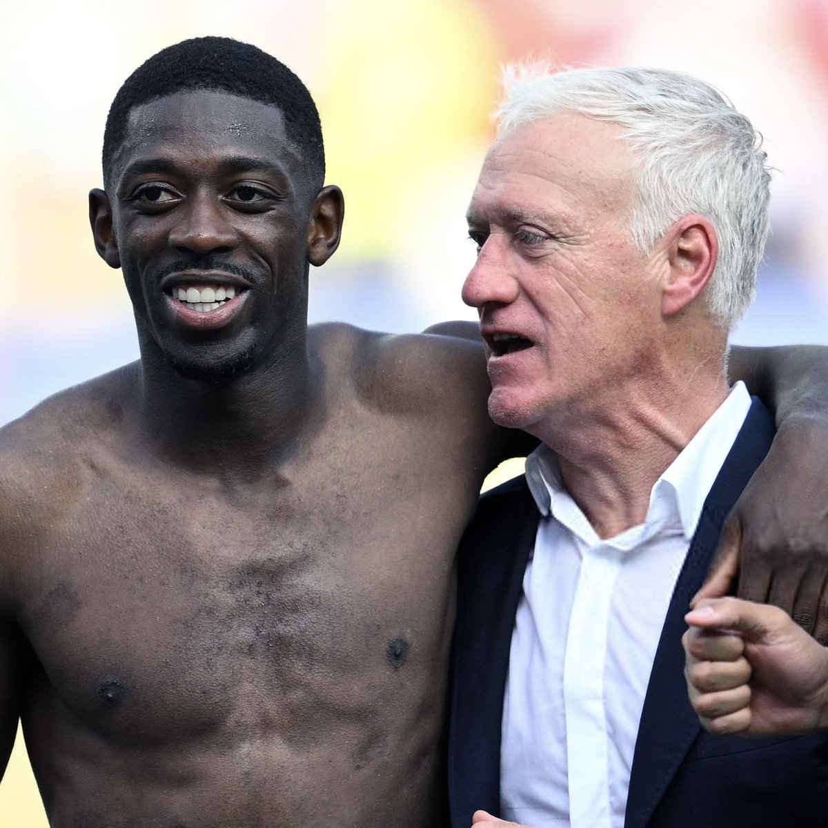 ActuFoot_'s tweet photo. 🚨 Ousmane Dembélé 🇫🇷 sur les méthodes Deschamps/Zidane :

« Des choses qui me surprennent sur les différences ? UN PEU MAIS.. ON VA PAS TOUT DIRE 😆.

Le coach (Zidane) en a parlé, pour lui LES 23 JOUEURS SONT IMPORTANTS. 

C’est important de faire confiance à tout le groupe, IL Y A DES JOUEURS DE QUALITÉ ICI. »

🎙️ conf. de presse