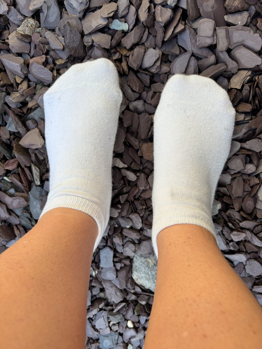 MillyHumphslyn's tweet photo. Getting dirty 📸🦶🏻🧦😈💷 https://t.co/EZSUKD2ze3