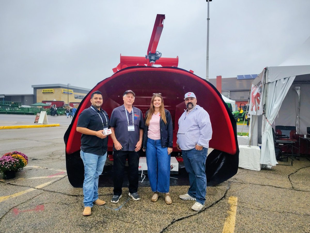 VersaBaggers's tweet photo. Your Versa Bag team at Versa Booth 800 at the World Dairy Expo. David Espinoza for SPR, Kevin Meyerhofer for Versa, Michaela Teunissen and Tyler Kohlman for KSI Supply. Stop by and see the latest from Versa! https://t.co/eQbnAKynQT