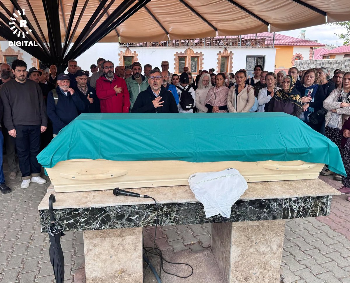 KurdistanW41691's tweet photo. Av Hüseyin Yıldırım Dersim'de uğurlandı
Vasiyeti toprağıyla birleşmekti.
Haq, Xızır yardımcısı olsun.
Topraklarımızın özgürleşeceği günler olacak 
diyerek saygılarımla! https://t.co/eeGDa4ZM1a