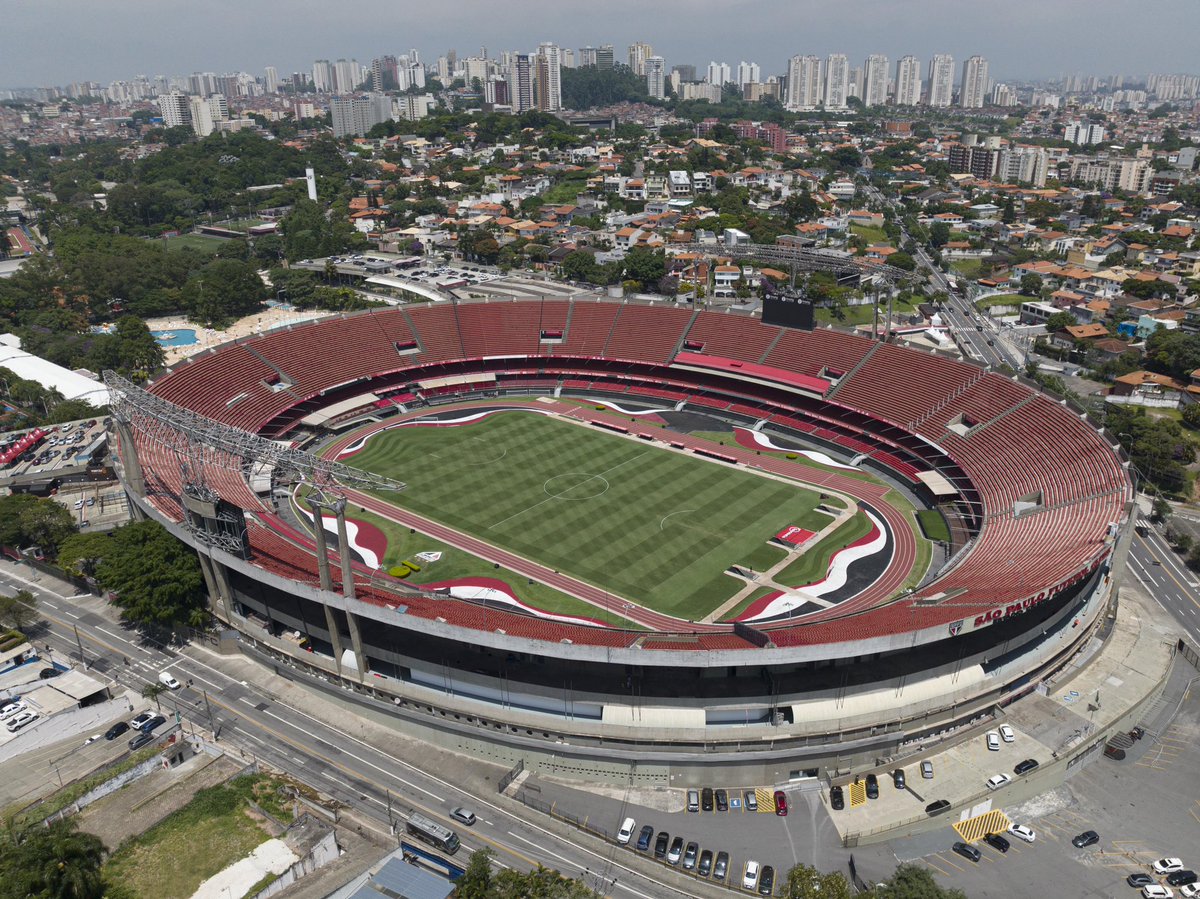 sugasrelated's tweet photo. Minha contribuição sobre o assunto dos telões de LED do #BTS nos países da LATAM: 

Isso é assunto da produtora + organização do estádio local. Para nós no Brasil, só teremos confirmação lá pro dia 18, quando os testes de peso e engenharia de solo começarem. Os estádios contam + https://t.co/ynyMKhxhvn