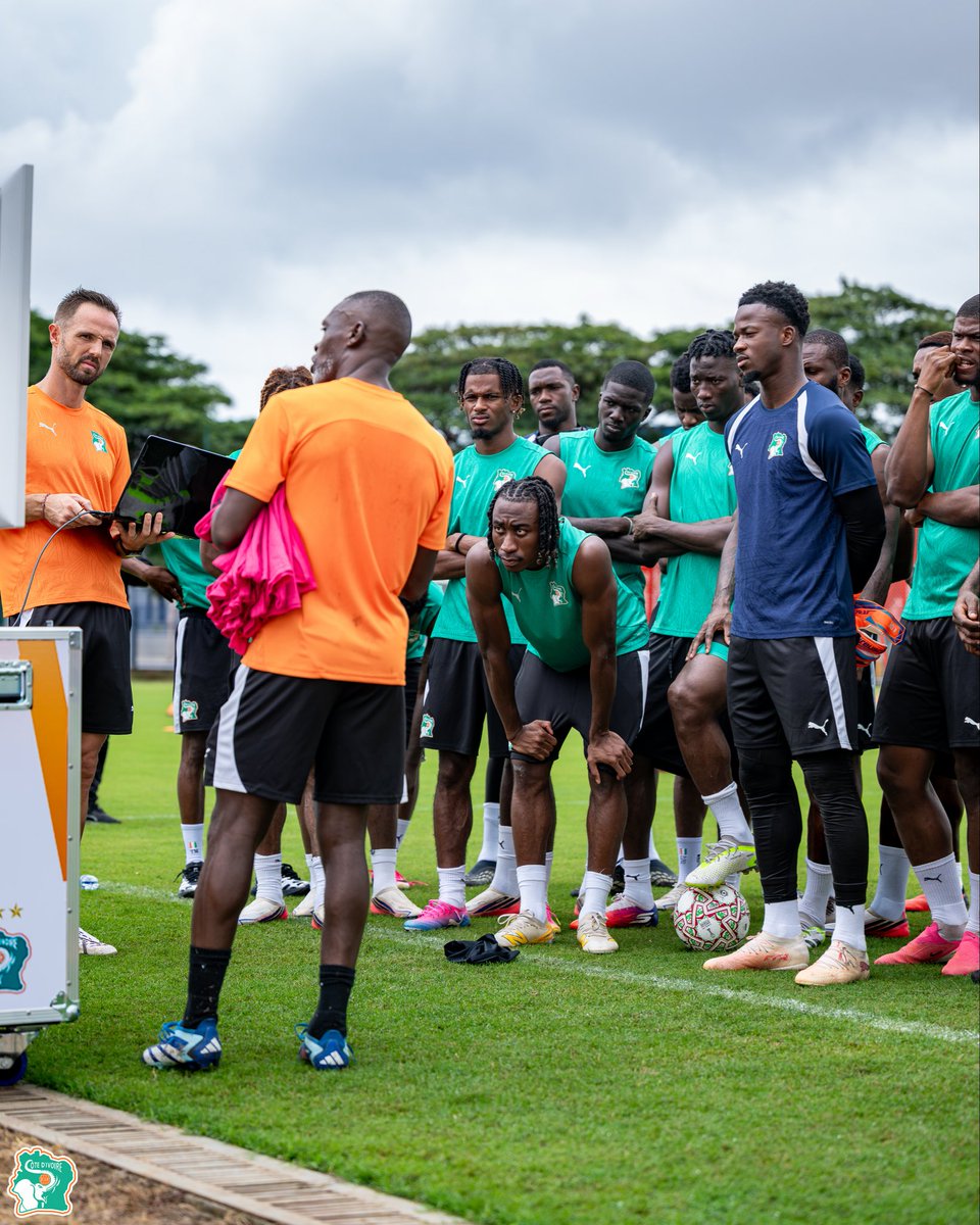 equipenatciv's tweet photo. 🐘🔥🇨🇮 Les Éléphants poursuivent leur préparation avant la rencontre amicale face aux Lions Indomptables du Cameroun ! Séance d'entraînement ce jeudi 1er octobre à 11h.

#CIVCMR #TousDerrièreLesÉléphants #LesÉléphants #FIF https://t.co/SlTlci76t7