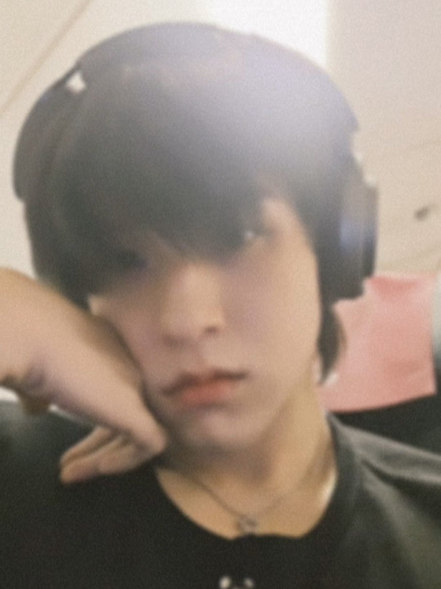 fornewnina's tweet photo. : อย่าล้ำเส้นให้มาก

: โอเคค่ะ

: จะไปไหน

: ไปให้ห่างคนใจร้าย
เฮียอยากไปไหนทำอะไรก็เรื่องของเฮีย ต่อไปฟ้าจะไม่ยุ่ง

: ฟ้า–

: ปล่อยค่ะ

: ไม่..ฮึก

: ร้องทำไมคะ คนใจร้ายมันเฮียไม่ใช่ฟ้า

: ขอโทษ..

: เฮ้อ มานี่มา

: ฮึก

: มานั่งตักฟ้าค่ะคนเก่ง https://t.co/wImFscAPvN